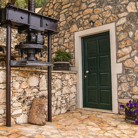 Affittacamere Castelli Olive Press Acharavi  Esterno foto