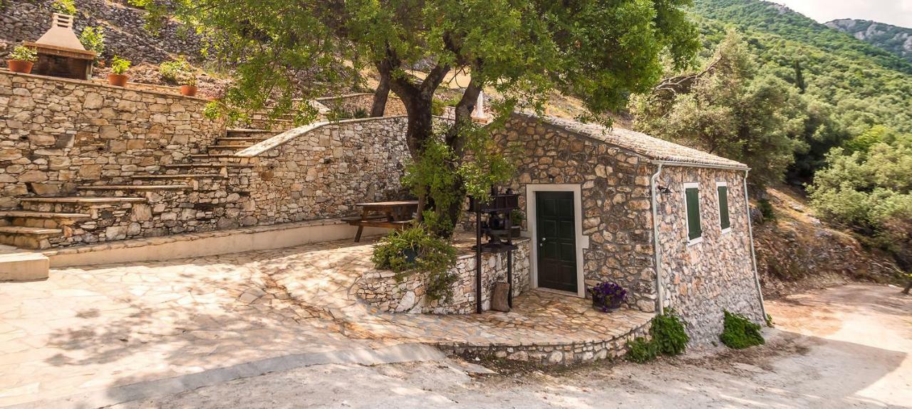 Affittacamere Castelli Olive Press Acharavi  Esterno foto