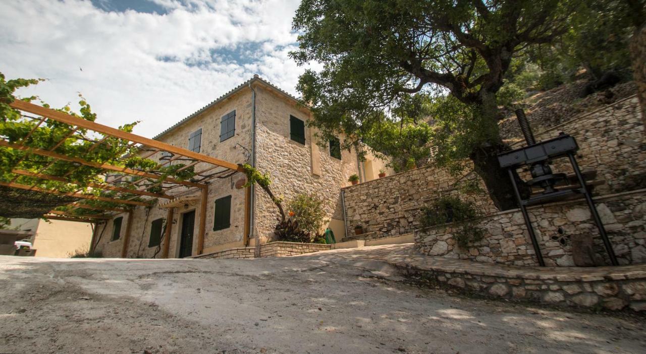 Affittacamere Castelli Olive Press Acharavi  Esterno foto